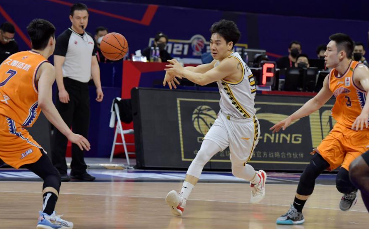 九游会-CBA季后赛赛程吃紧，莱比锡窗口期防线松动，更衣室稳定，控场能力受关注(莱比锡红牛足球俱乐部)