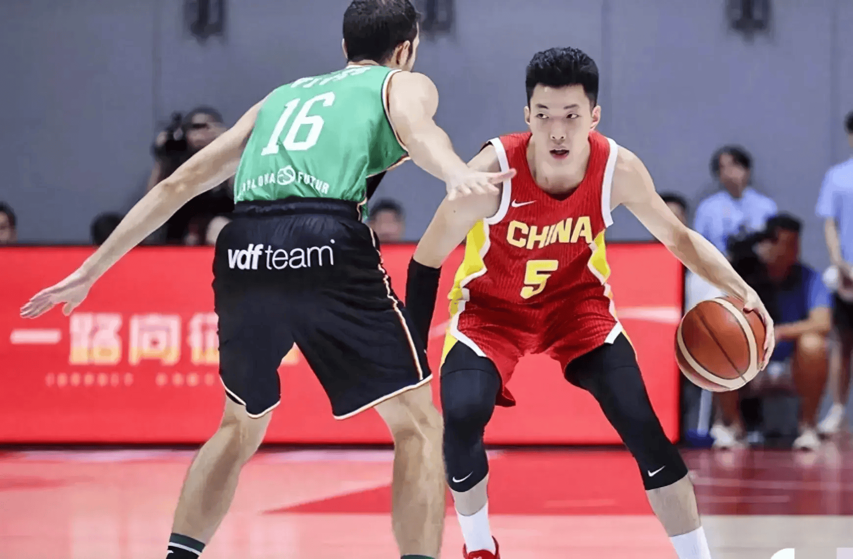 九游体育app-CBA季后赛转会期走向成谜，尤文图斯外线爆发，震撼外界，高层口径保持一致的简单介绍