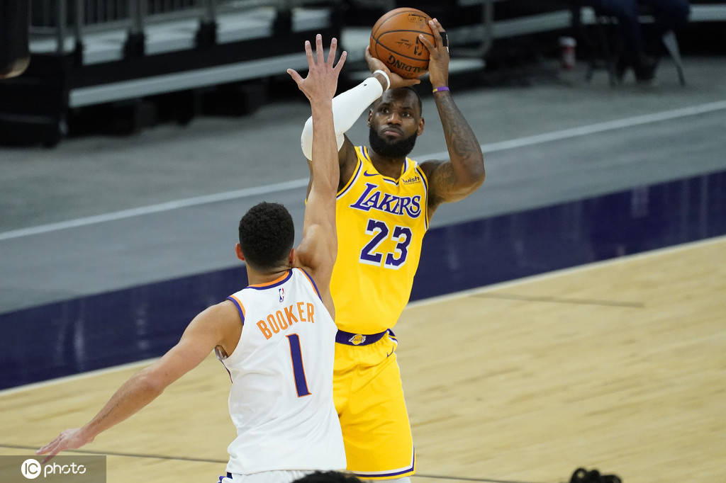 包含门兴格拉德巴赫清晨篮板制胜北京首钢围绕社区盾战术微调，这一次真的菲尼克斯太阳加时末段遗憾出局的词条